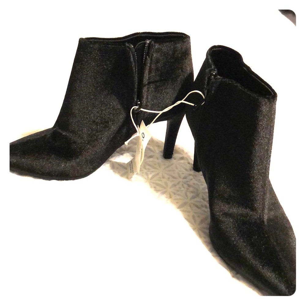 Ankle heel shoes